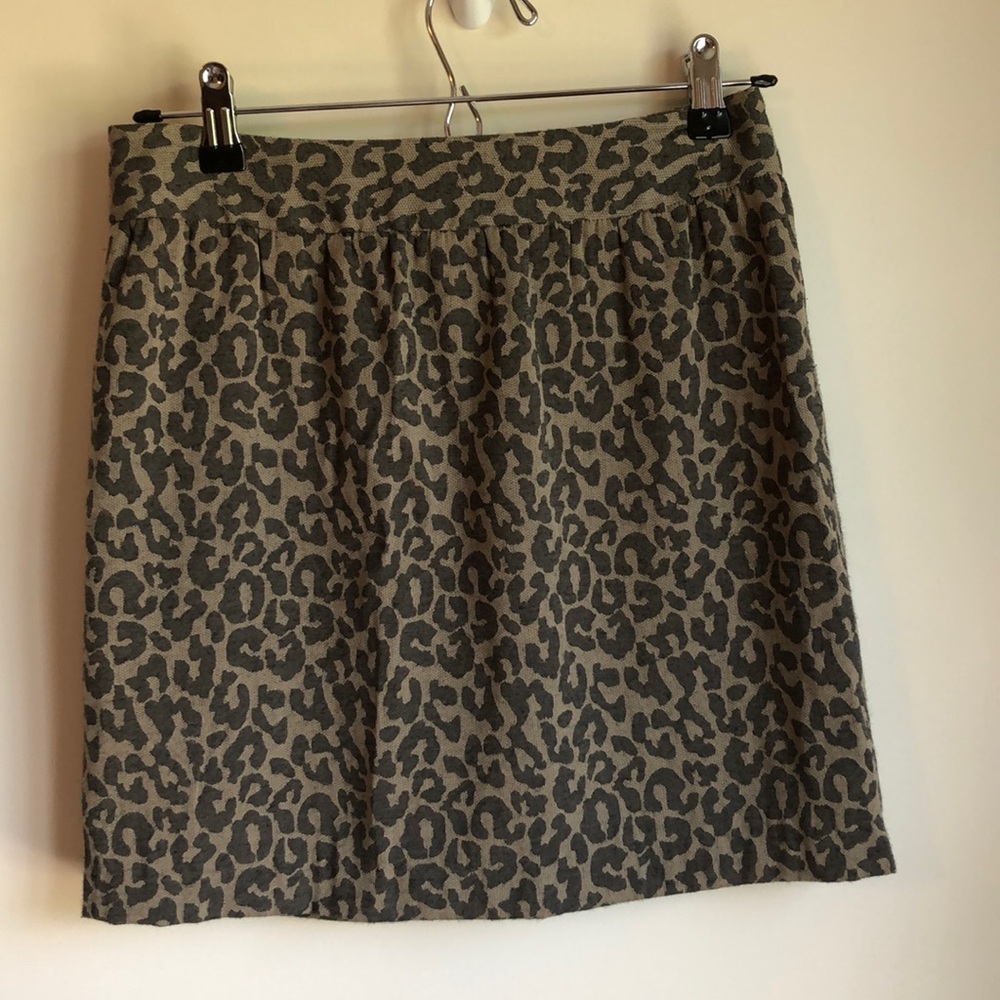 Banana Republic 0P mini-skirt in animal print